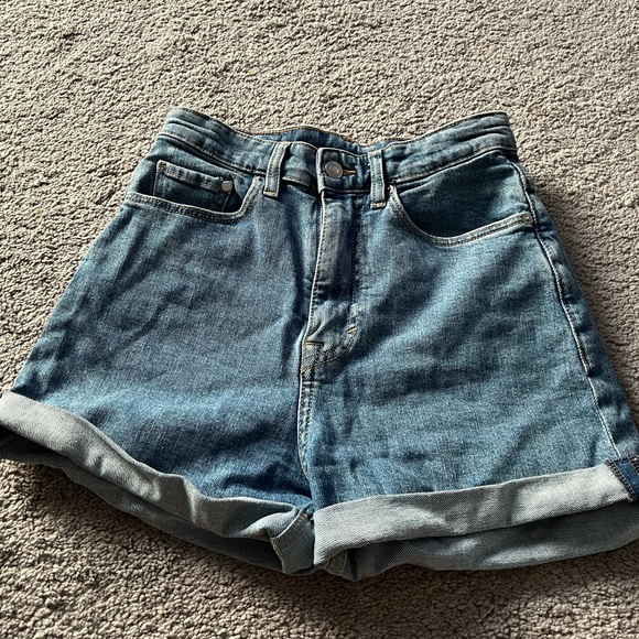 Size 4 dark wash h&m jean shorts - Picture 1 of 2